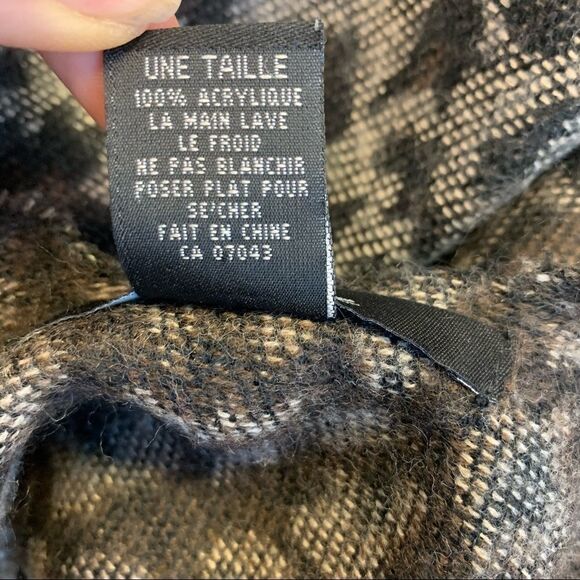 CEJON Leopard cheetah animal print shawl poncho - Picture 10 of 12